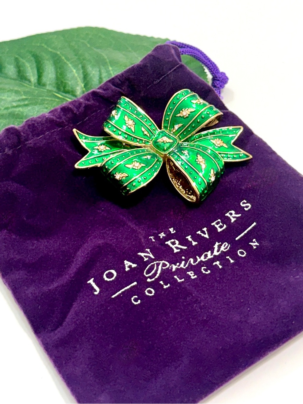 Joan Rivers Private Collection Green Gold Tone Bow Brooch NWT